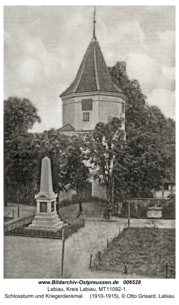 Labiau, Schlossturm und Kriegerdenkmal