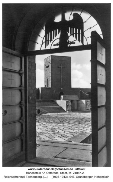 Hohenstein Kr. Osterode, Reichsehrenmal Tannenberg, Blick vom Feldherrenturm zum Hindenburgturm