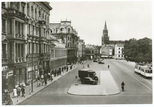 Königsberg (Pr.), Paradeplatz, Blick auf die Altstädtische Kirche