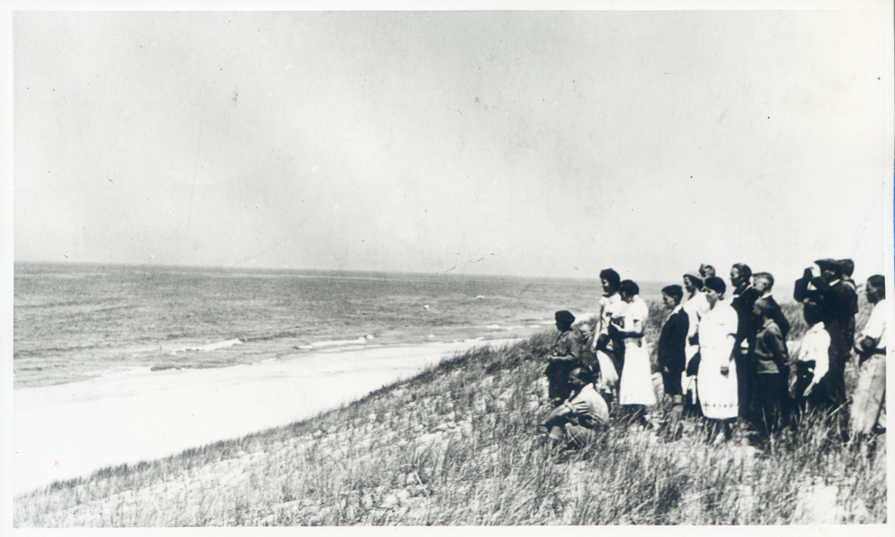 Rossitten Kr. Samland, Reisegruppe vom Dampfer "Grenzland" am Haff