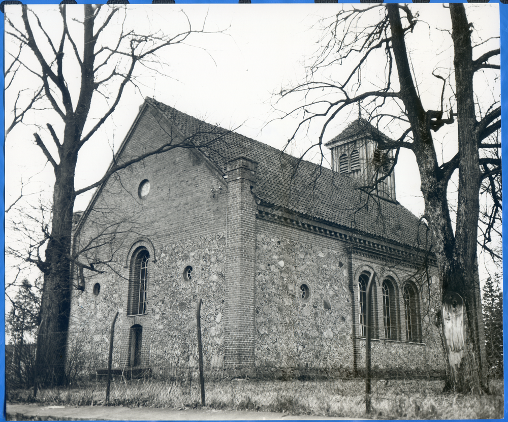 Ribben Kr. Sensburg, Kirche