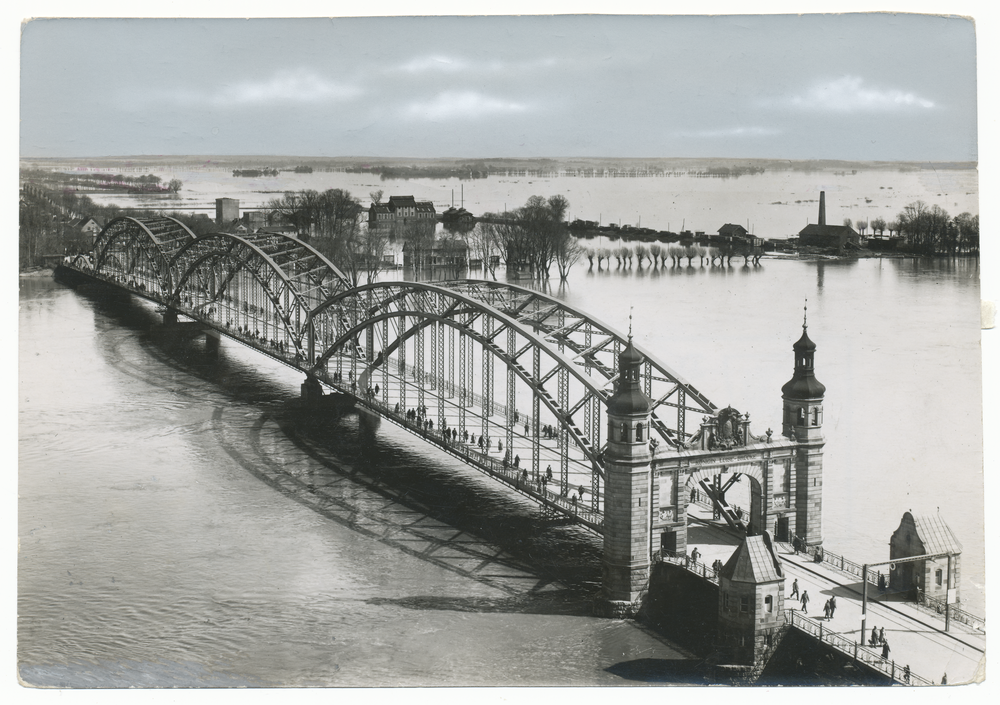 Tilsit, Königin-Luise-Brücke bei Hochwasser