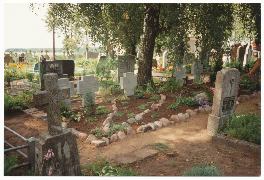 Pogegen, Auf dem Friedhof