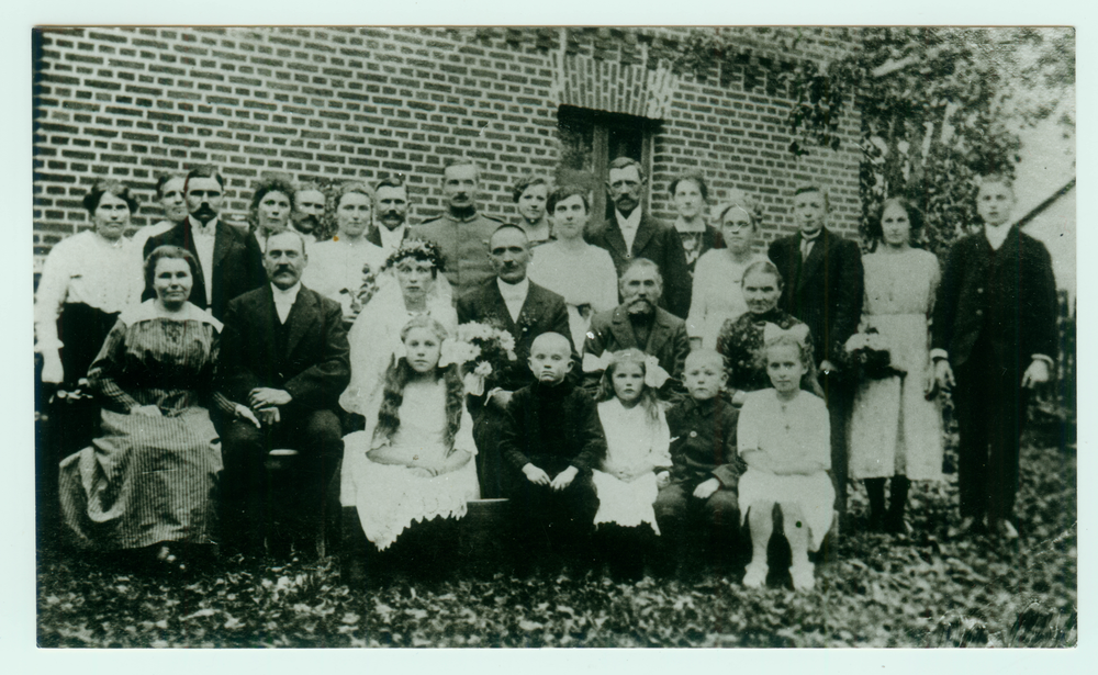 Schönlinde, OT Wiedenau, Hochzeit von Trude Mey