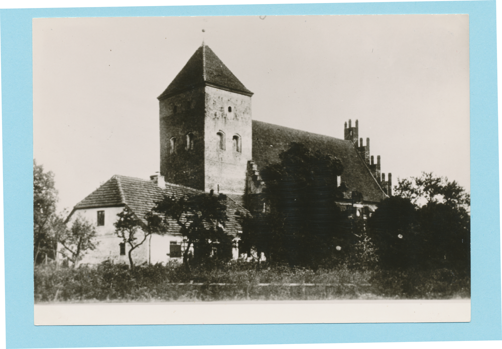 Friedenberg, Kirche und Schulhaus