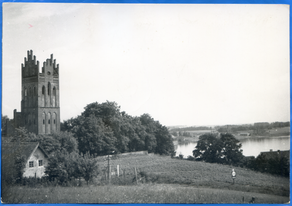 Rhein Kr. Lötzen, Blick auf Kirche und Rheiner See