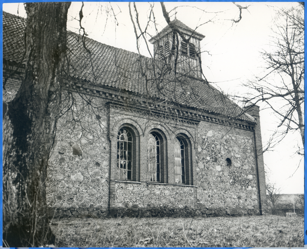 Ribben Kr. Sensburg, Kirche