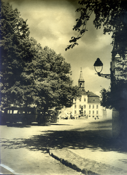 Tilsit, Schenkendorfplatz mit Denkmal und Rathaus