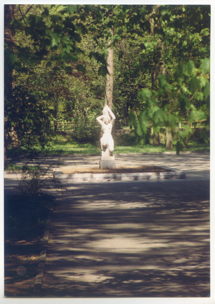 Rauschen Kr. Samland, Skulptur "Die Wasserträgerin"