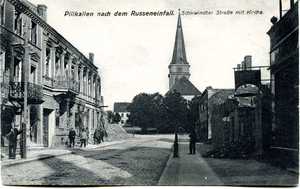 Pillkallen Kreisstadt, Schirwindter Straße mit Kirche nach dem Russeneinfall