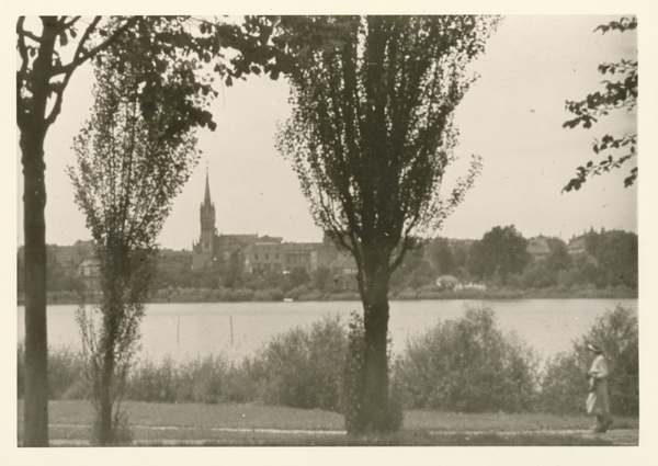 Rastenburg, Oberteich mit Katholischer Kirche