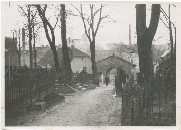 Rastenburg, Blick vom Friedhof auf die St. Georgskirche