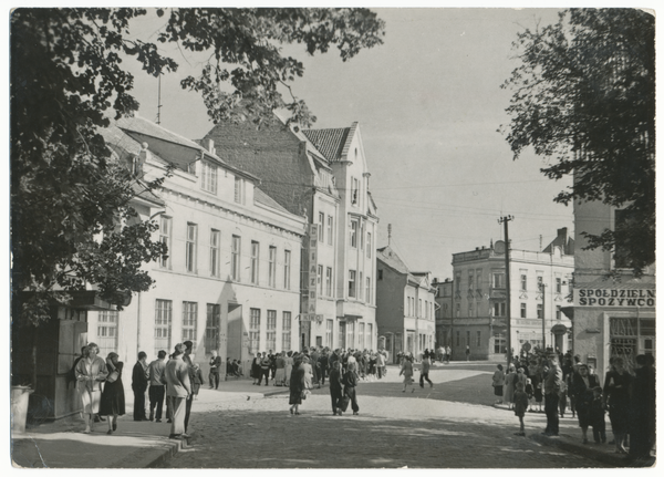 Rastenburg, Königsberger Straße mit früher Sparkasse, LIchtspiele und Hotel