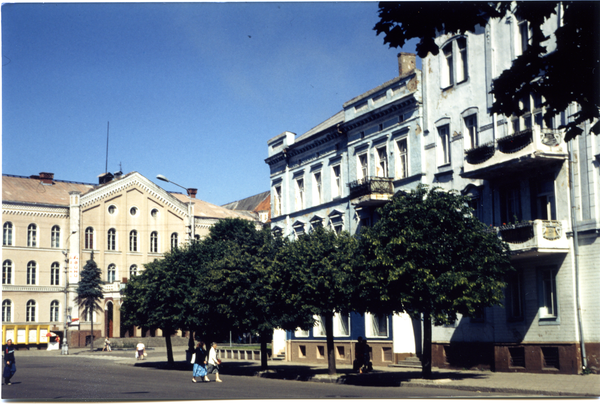 Tilsit (Советск), Am Hohen Tor - rechts die ehemalige Kreissparkasse Tilsit-Ragnit