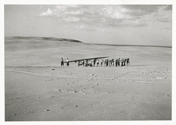 Rossitten Kr. Samland, Transport von Segelflugzeugen durch den Dünensand