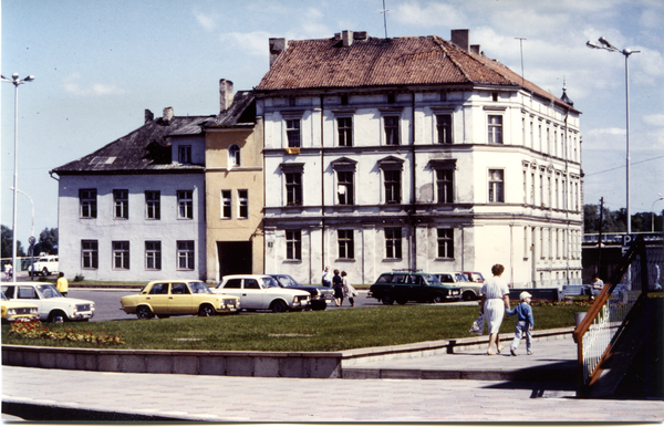 Tilsit (Советск), Ehemalige Schlossmühlenstraße, links der Fletcherplatz, dahinter die Brückenauffahrt