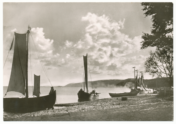 Pillkoppen, Kurenkähne am Strand, im Hintergrund Dünen