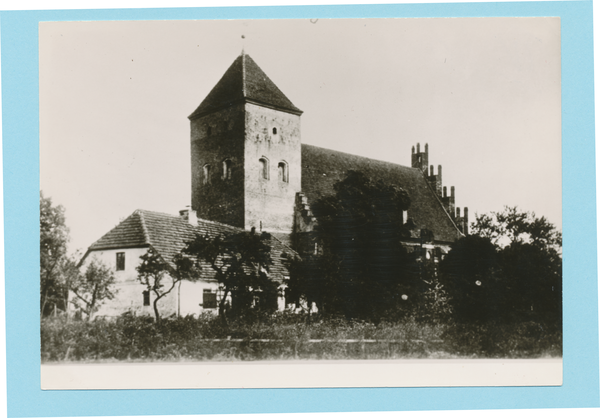 Friedenberg, Kirche und Schulhaus