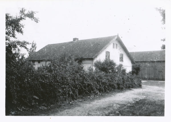 Peterswalde Kr. Heilsberg, Wohnhaus und Scheune