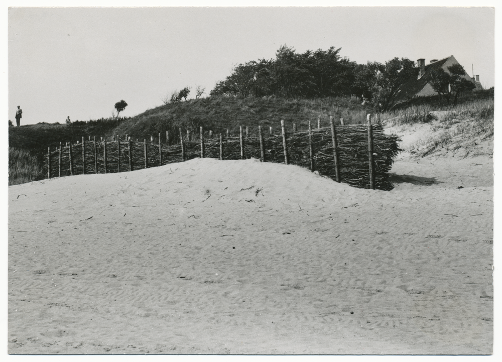 Palmnicken, Fischerhaus, Sandfänger am Strand