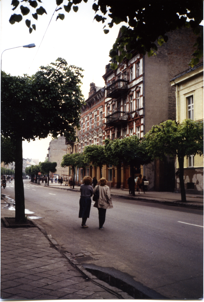 Tilsit (Советск), Ehemalige Hohe Straße, Restaurierte Häuser neben der Post links