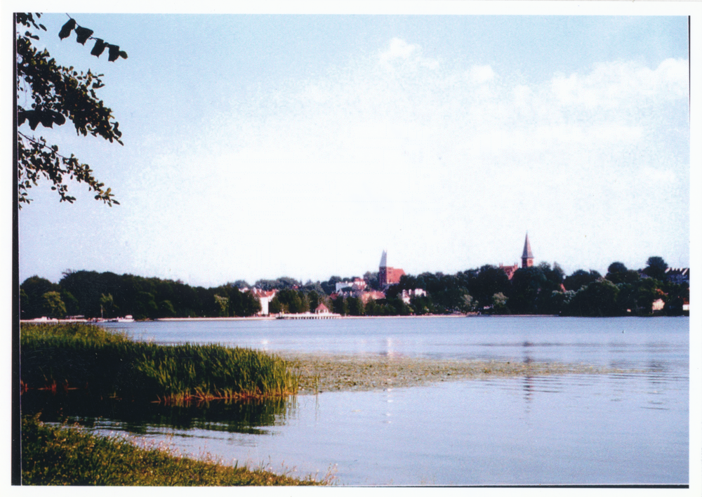 Osterode (Ostpr.), Ortsansicht über den Drewenzsee