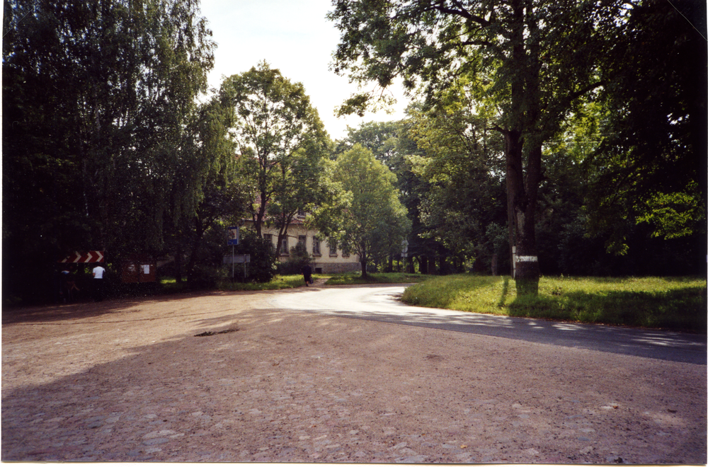 Böttchersdorf (Севское), Straßenbogen an der ehemaligen Kreisstraße 131