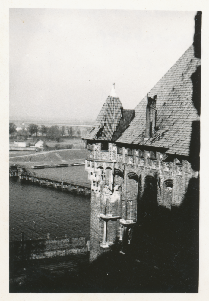 Marienburg i. Westpr., Blick vom Schloß auf die Nogat und Brücke