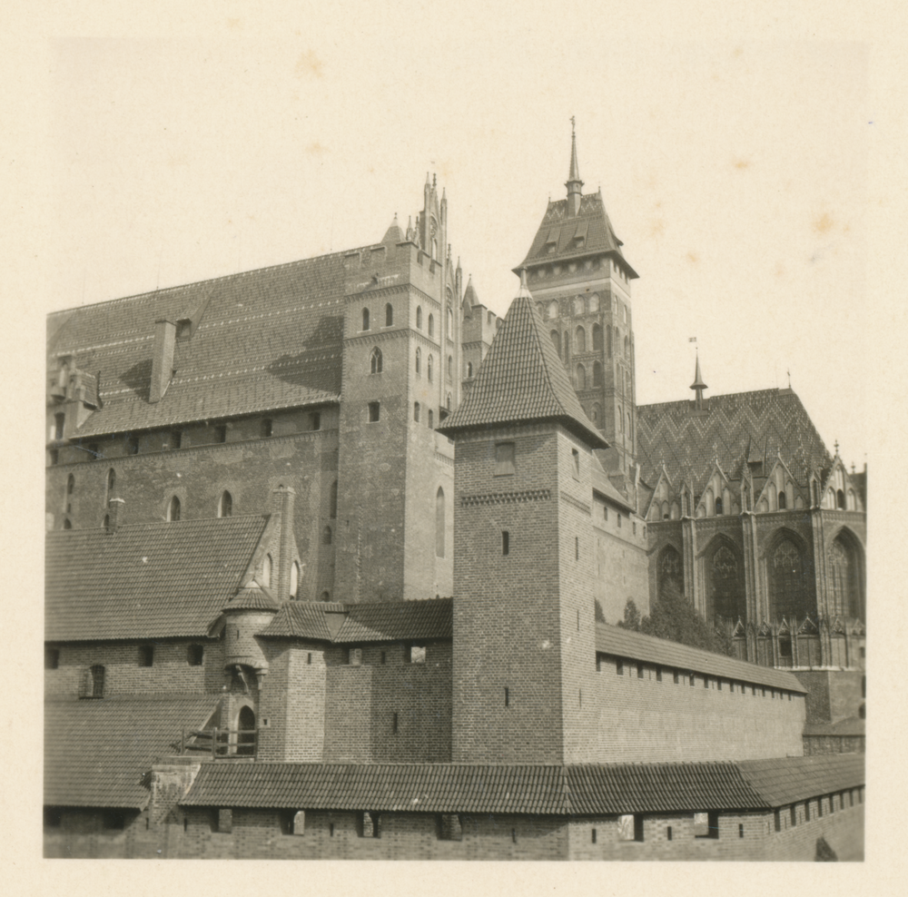 Marienburg, Hochschloss und Schlosskirche von  Südosten