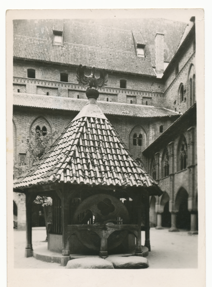 Marienburg, Die Marienburg, Kreuzhof mit Schloßbrunnen