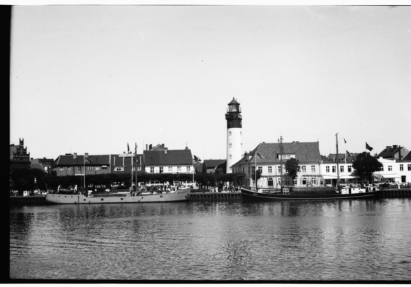 Pillau, Seestadt, Leuchtturm am Hafen