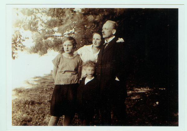 Bokellen, Rittergut, Besitzer Dr. jur. Willy Steputat mit seinen Kindern