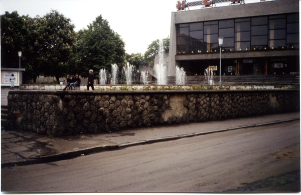 Tilsit (Советск), Neues Kino an der Ecke der ehemaligen Hohen Straße  Kirchenstraße/Saarstraße