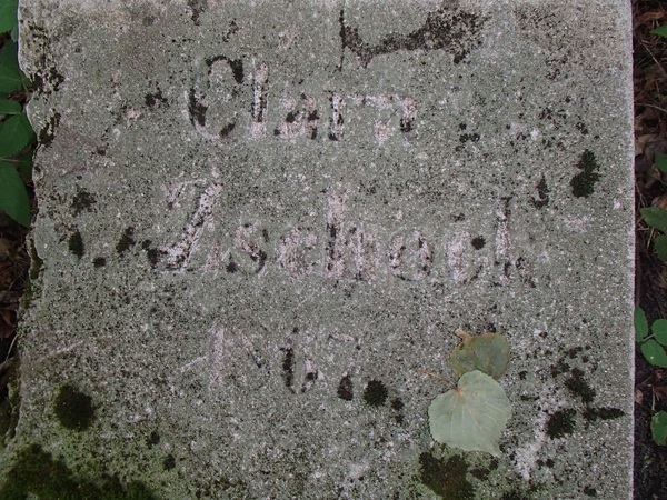Frenzken, Grabstein auf dem Friedhof