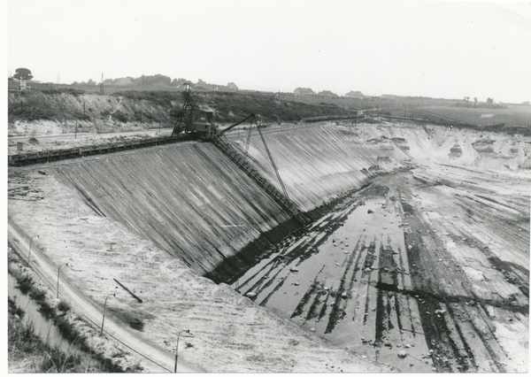 Palmnicken, Bernsteinwerk, Tagebau, Bernsteingewinnung mit dem Bagger