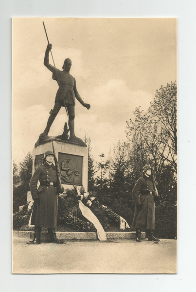 Heilsberg Kr. Heilsberg, das neue Kriegerdenkmal am St. Georgs Krankenhaus