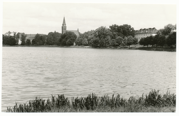 Ortelsburg, Blick über den Haussee auf Katholische Kirche