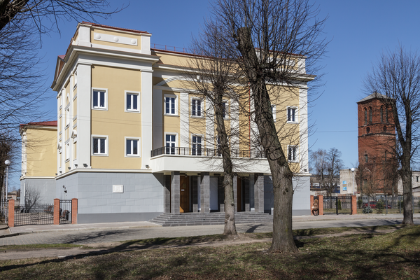 Tilsit/Советск,  Turm der Reformierten Kirche und Theater