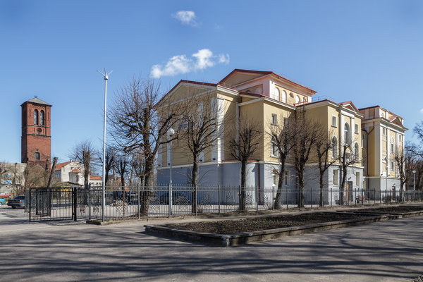 Tilsit/Советск,  Turm der Reformierten Kirche und Theater