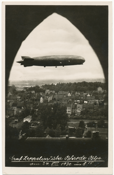Osterode (Ostpr.), "Graf Zeppelin" über der Stadt