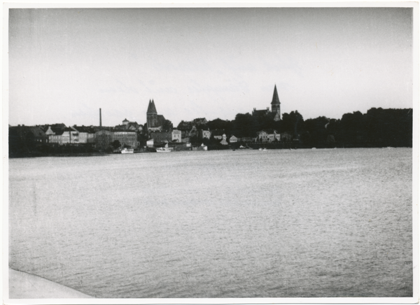 Osterode (Ostpr.), Ortsansicht über den Drewenzsee