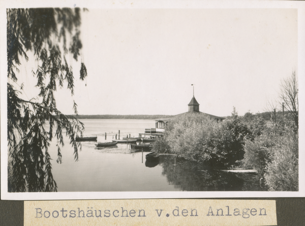 Osterode (Ostpr.), Drewenzsee, Badeanstalt und Bootshäuschen von den Anlagen