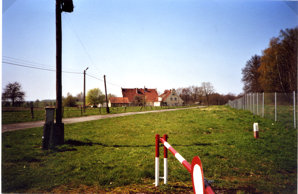 Schönbruch Kr. Bartenstein (Szczurkowo), Entlang der Grenze -  Rest eines Bauerngehöfts in Szczurkowo