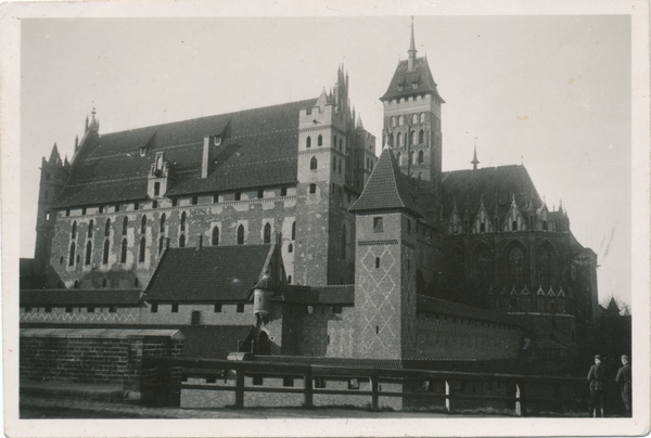 Marienburg, Hochschloss und Schlosskirche von  Südosten