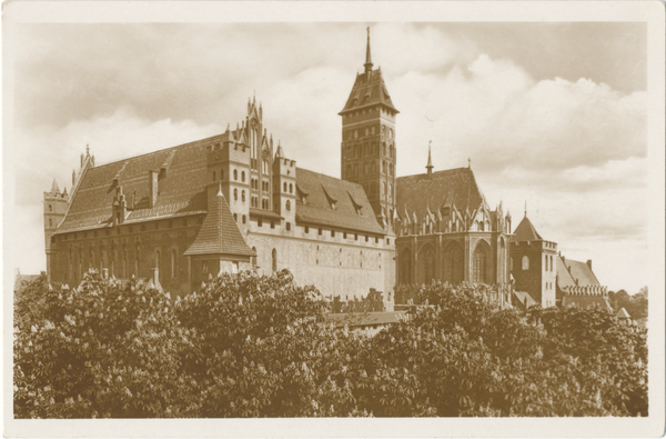 Marienburg, Hochschloss und Schlosskirche von  Südosten