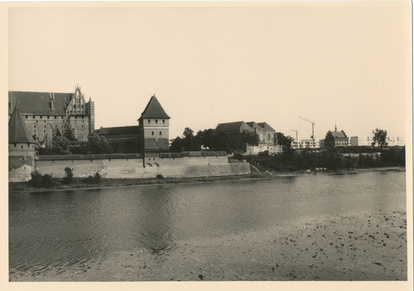 Marienburg, Die Marienburg, Teilansicht und Blick auf das alte Rathaus