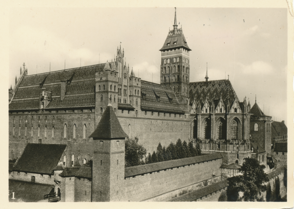 Marienburg, Hochschloss und Schlosskirche von  Südosten