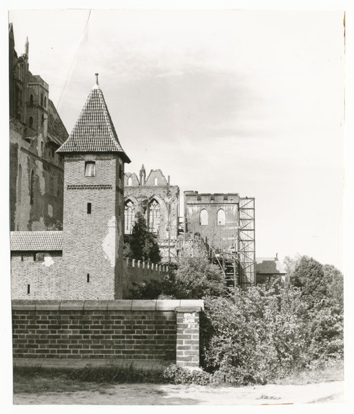 Marienburg i. Westpr., Schloßkirche mit Kriegsschäden