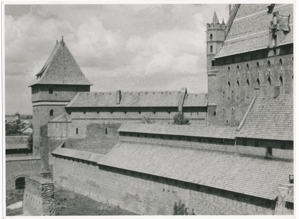 Marienburg i. Westpr., Die Marienburg, Wehrgang zum Hochschloss