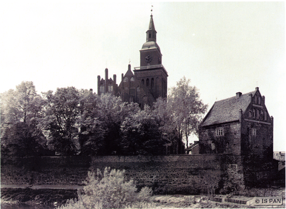 Schippenbeil, Ev. Kirche mit Stadtmauer